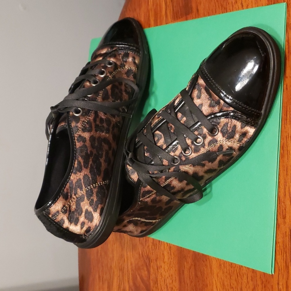 Ladies flats